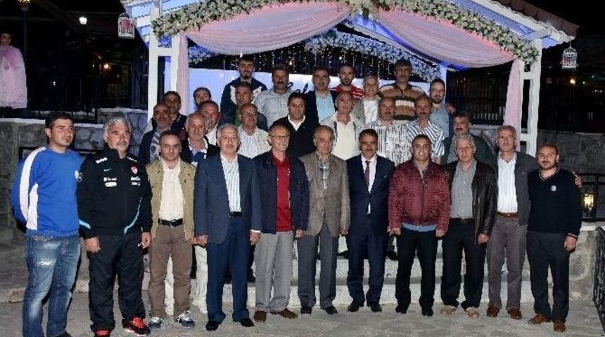 G&uuml;m&uuml;şhane Futbol Camiası İftarda Buluştu