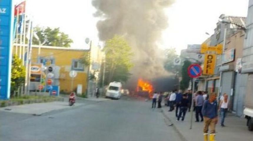 Halk Otob&uuml;s&uuml;nde Patlama: 1 Yaralı