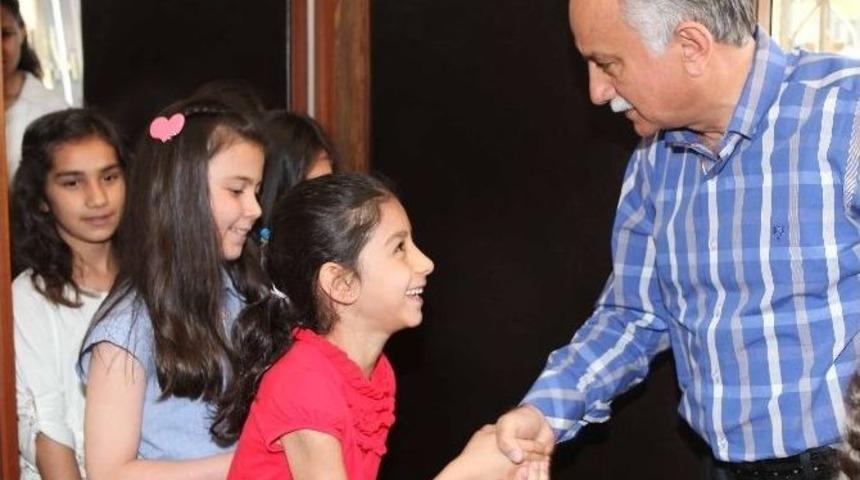 Karikat&uuml;r&uuml;n Şampiyonları Bayraklı&rsquo;dan