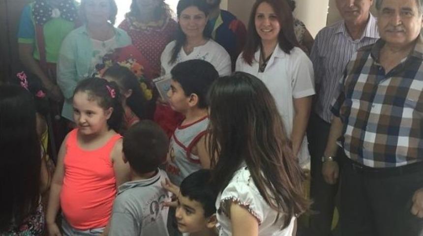 Tedavi G&ouml;ren &Ccedil;ocuklar Tiyatro İle G&uuml;ld&uuml;