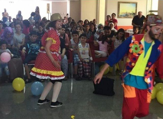 Tedavi G&ouml;ren &Ccedil;ocuklar Tiyatro İle G&uuml;ld&uuml; 2