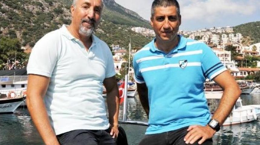 Manş Denizi'ni Y&uuml;z&uuml;p Geri D&ouml;necek