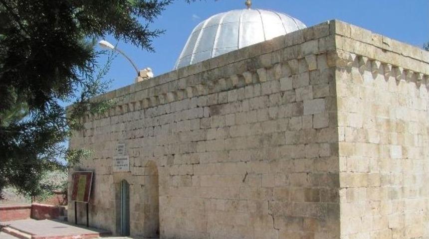 Araban&rsquo;daki Sa&rsquo;d Bin Ebu Vakkas Hz. T&uuml;rbesi İlgi Bekliyor