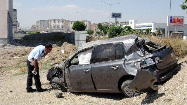 Sınava Yetişebilmek İçin Aşırı Hız Yapan Ehliyetsiz Sürücü Kaza Yaptı