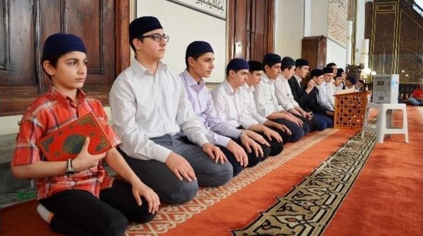 Ulu Şehrin &rsquo;ulu&rsquo; Caminde &rsquo;mukabele&rsquo; Ziyafeti