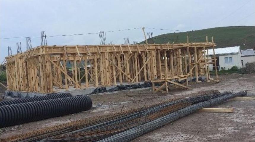 &Ccedil;ıldır&rsquo;da Cami İnşaatları Y&uuml;kseliyor