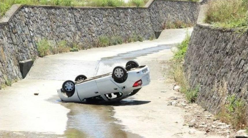 Dereye U&ccedil;an Otomobilde Burunları Bile Kanamadı