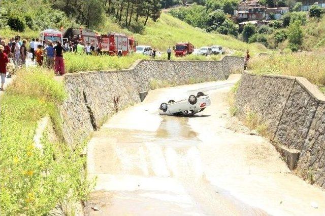 Dereye U&ccedil;an Otomobilde Burunları Bile Kanamadı 1