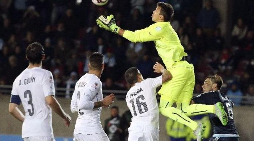 Muslera Uruguay&rsquo;ı Kurtardı