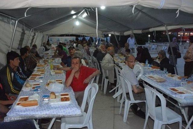 Ortahisar Belediyesi G&uuml;nde 2 Bin 500 Kişiye İftar Veriyor 1