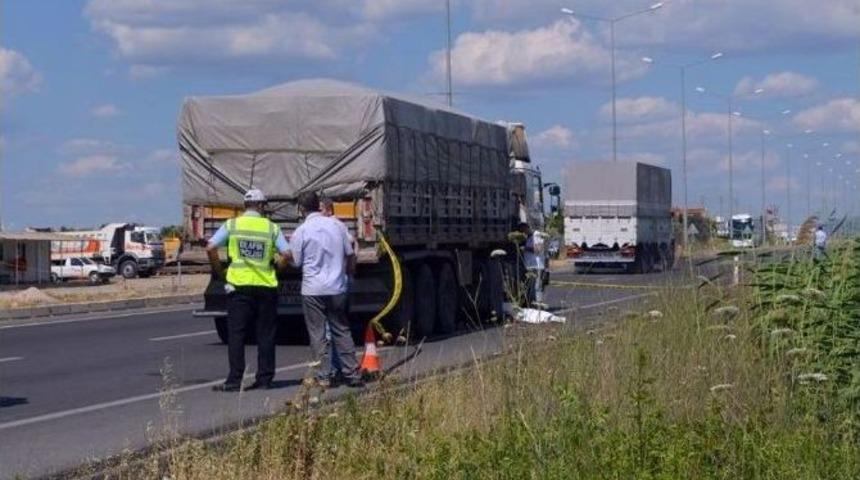 Tır&rsquo;ın Altında Can Verdi