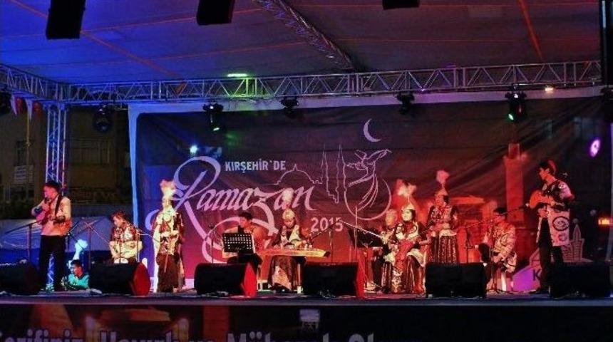 Kazak Folklor Ekibinin G&ouml;sterisi B&uuml;y&uuml;k İlgi G&ouml;rd&uuml;