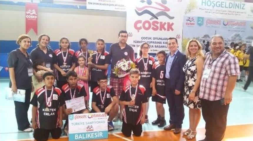 Pelitk&ouml;yl&uuml; &Ouml;ğrenciler T&uuml;rkiye Tombik &Uuml;&ccedil;&uuml;nc&uuml;s&uuml; Oldu