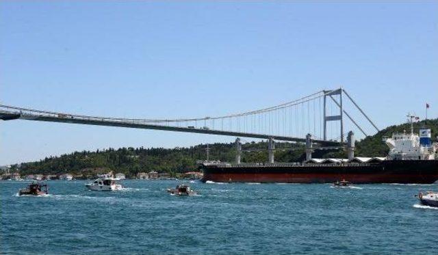 İstanbul Boğazı’Nda Yüzlerce Tekne Eylem Yaptı