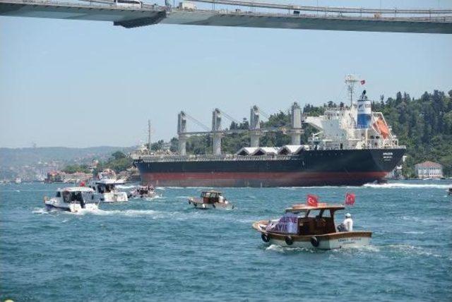 İstanbul Boğazı’Nda Yüzlerce Tekne Eylem Yaptı