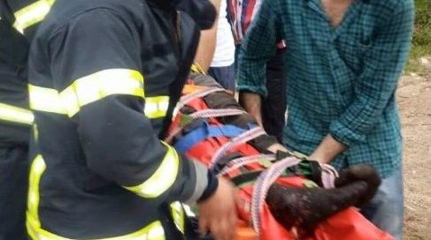 İtfaiyecilerden Sağlık Ekibine Yardım