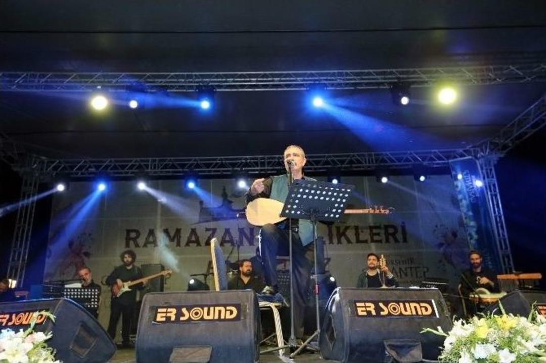 Fatih Kısaparmak Konser Verdi