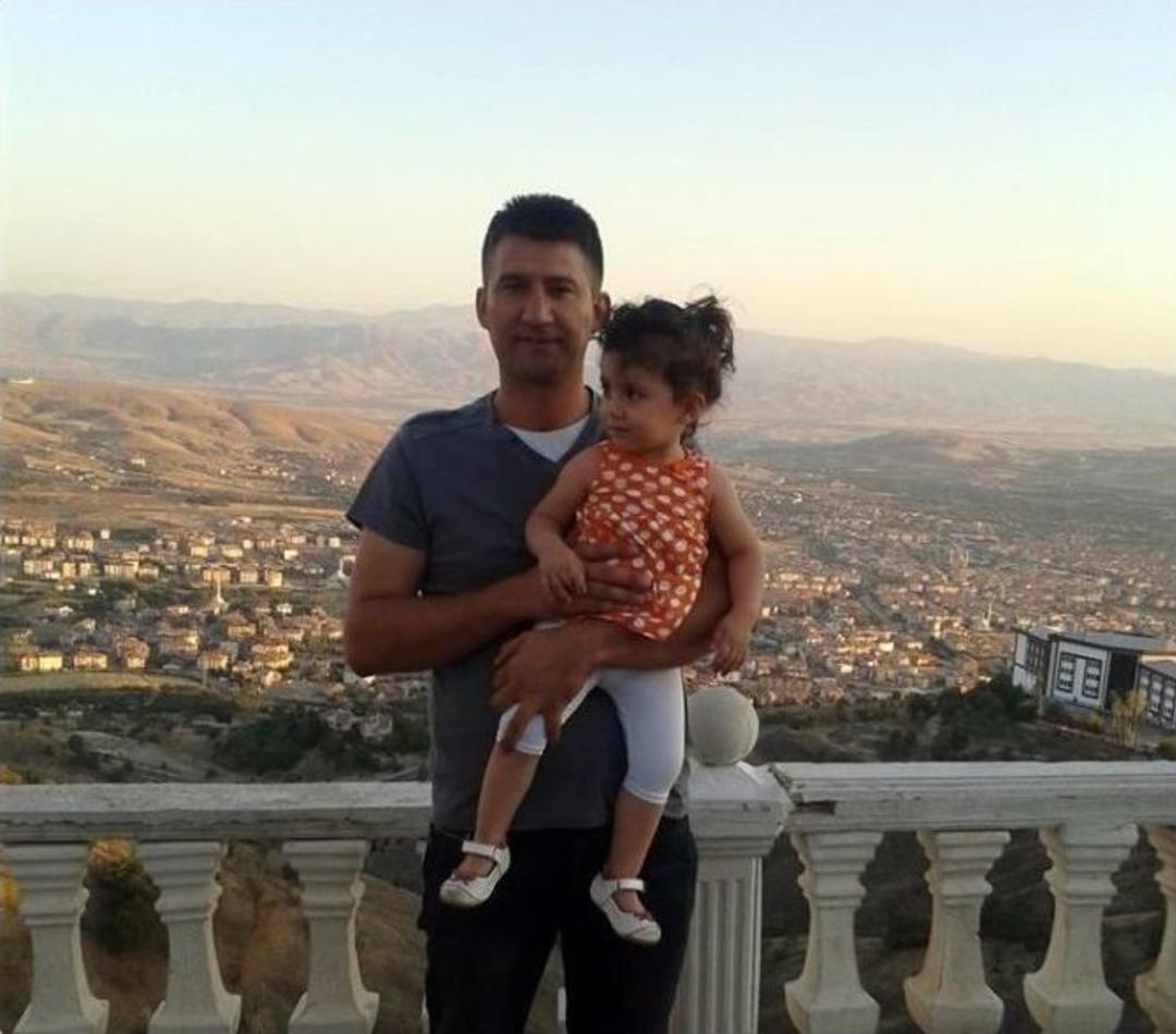 &Uuml;&ccedil; Yaşındaki Azra Babalar G&uuml;n&uuml;nde Babasız Kaldı