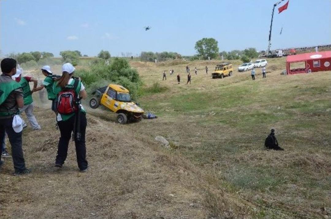 Ofroad Yarışlarında Kaza: 1 Yaralı