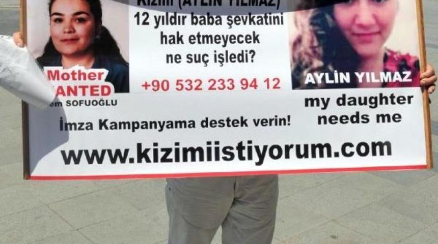 12 Yıldır G&ouml;remediği Kızı I&ccedil;in Babalar G&uuml;n&uuml;'nde Eylem Yaptı