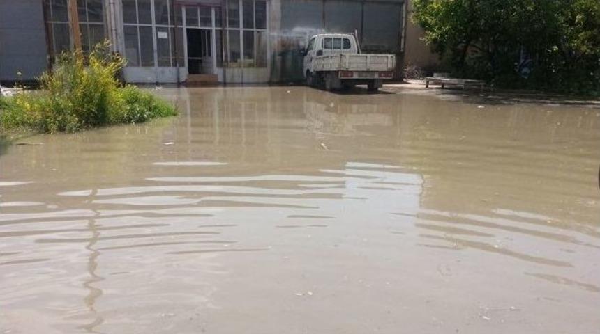 10 Dakikalık Yağış Hayatı Fel&ccedil; Etti