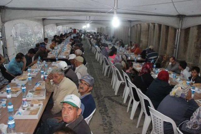 Türk Musevi Cemaatinden Iftar Yemeği