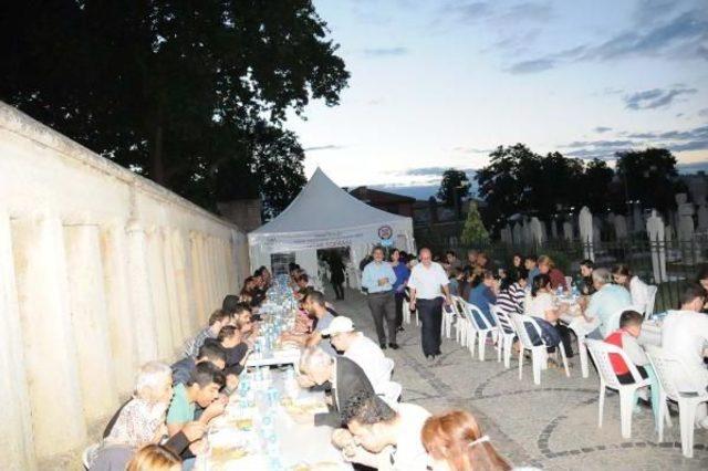 Türk Musevi Cemaatinden Iftar Yemeği