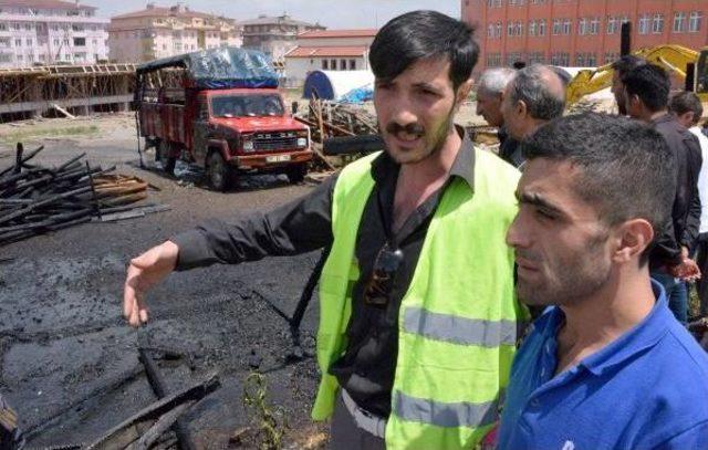 Yol Yıkadıkları Hortumla Yangını Söndürdüler