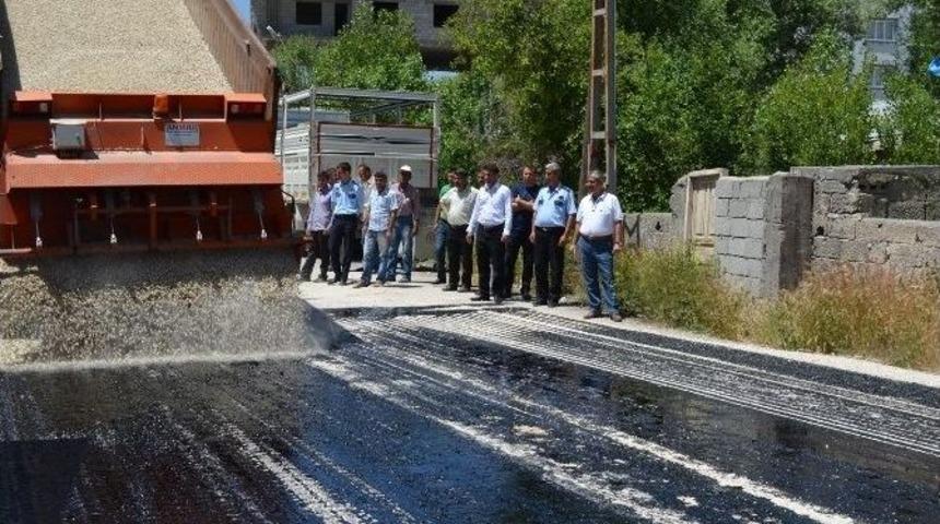 Adilcevaz&rsquo;da Yol Yapım &Ccedil;alışmaları Devam Ediyor