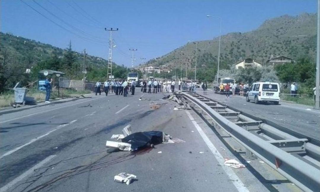 Kayseri&rsquo;de &Ccedil;&ouml;p Kamyonu Devrildi: 2 &Ouml;l&uuml;