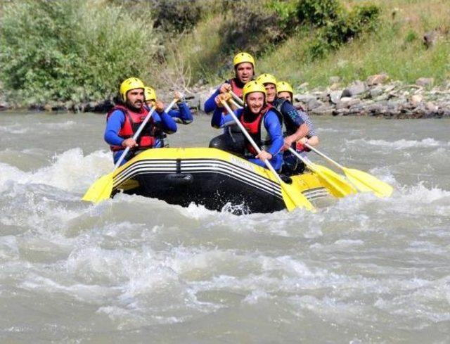 Çatak'ta Rafting Heyecanı