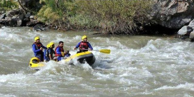 Çatak'ta Rafting Heyecanı