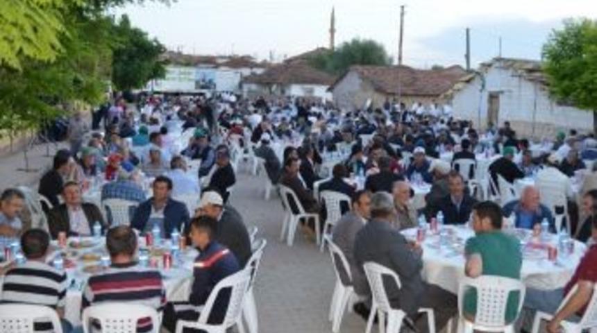 Babalar G&uuml;n&uuml;&rsquo;nde H&uuml;seyin Akay &rsquo;&ccedil;ift&ccedil;i Babası&rsquo; İlan Edildi