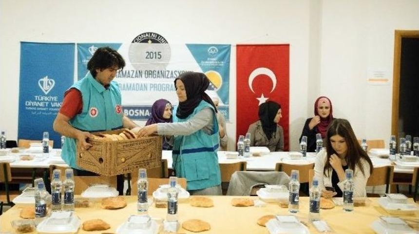 T&uuml;rkiye Diyanet Vakfı Bosna&rsquo;da İyilik Sofrası Kurdu