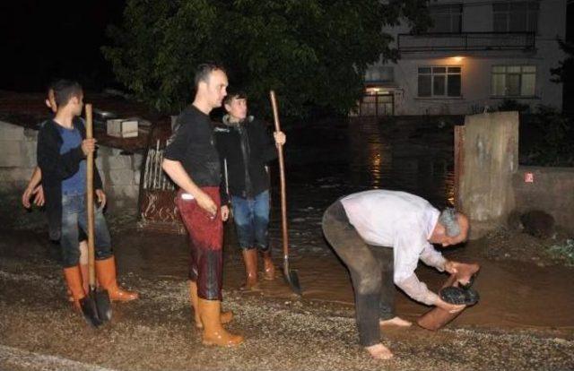 Isparta Sağanak Yağmura Teslim Oldu