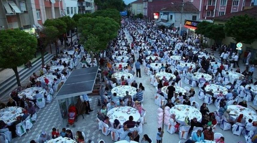 Huzur Sofraları Pamukova&rsquo;da Kuruldu