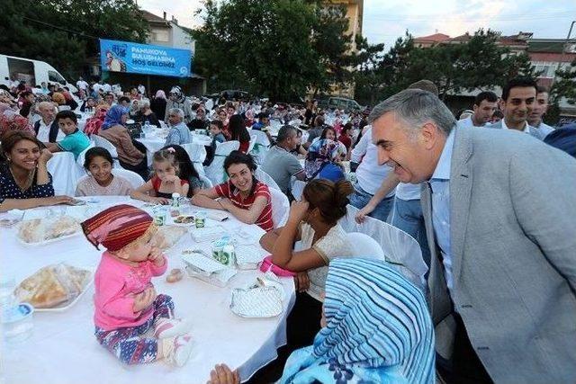 Huzur Sofraları Pamukova’da Kuruldu