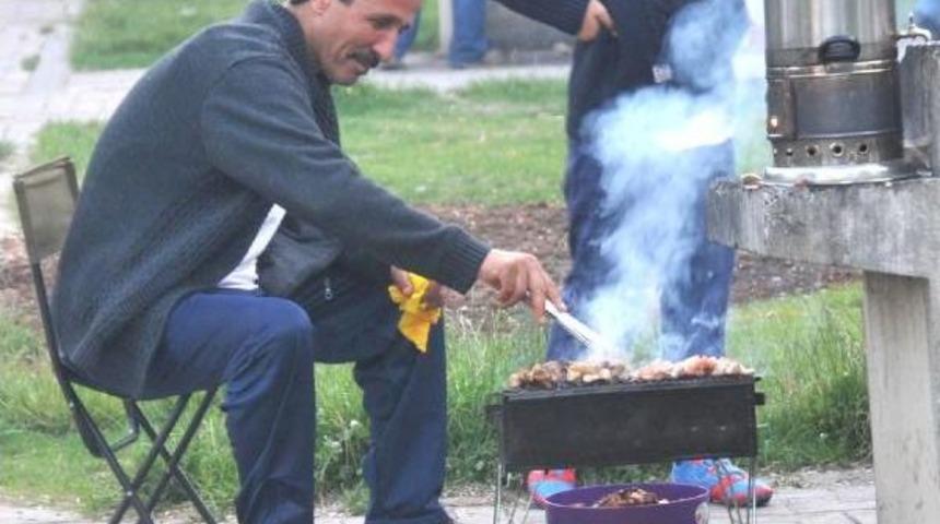 Mesire Alanında Iftar Kalabalığı