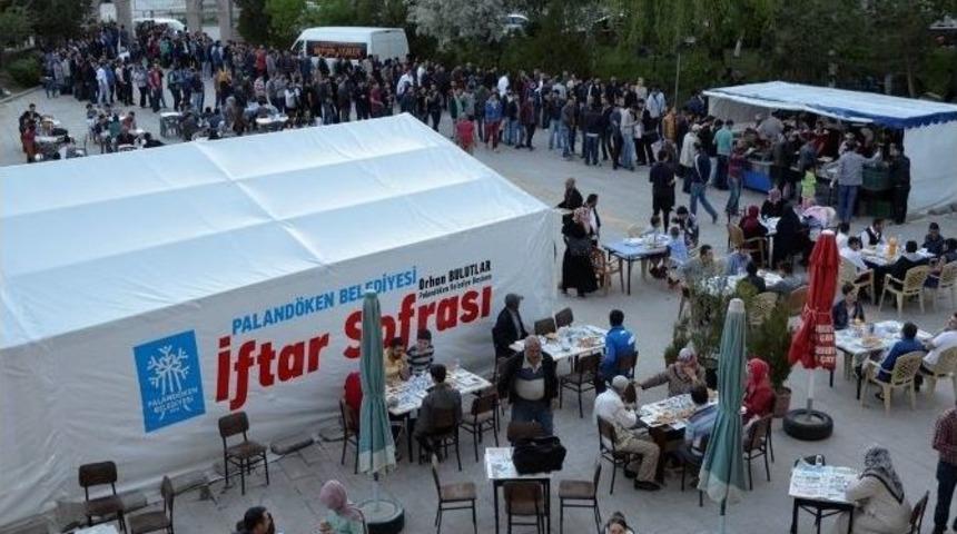 Başkan Bulutlar Ve Meclis &Uuml;yeleri &Ccedil;adırda İftarını A&ccedil;tı