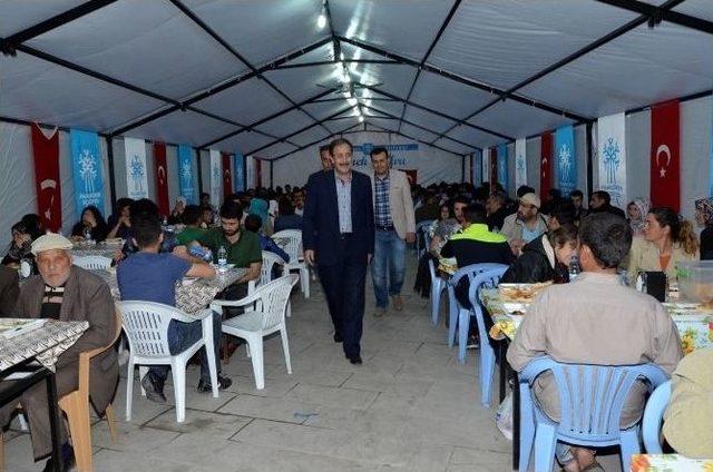 Başkan Bulutlar Ve Meclis Üyeleri Çadırda İftarını Açtı