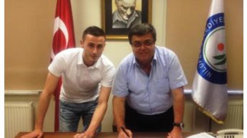 Nil&uuml;fer Belediyespor &Ccedil;etin &Ccedil;elik'i Renklerine Bağladı
