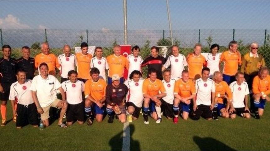 Hollandalı Belediye Başkanları, Tatili Futbol Ma&ccedil;ıyla Noktaladı