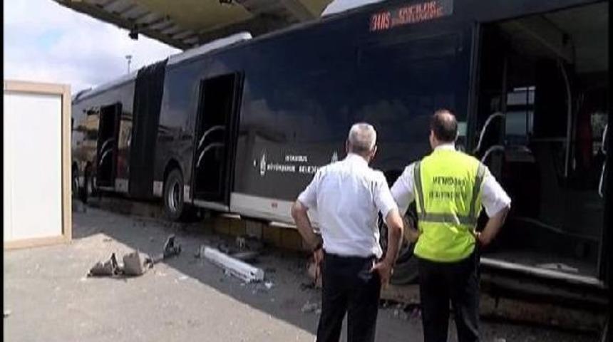 Boğazi&ccedil;i K&ouml;pr&uuml;s&uuml;'nde Metrob&uuml;s Kazası