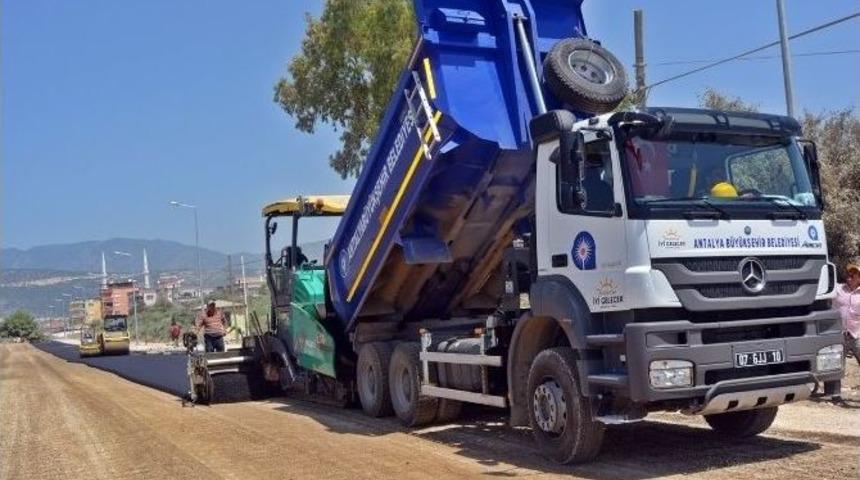 Demre&rsquo;de Sıcak Asfalt &Ccedil;alışmaları Devam Ediyor