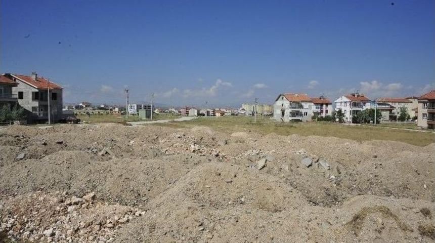 &Uuml;niversite Mahallesine Semt Spor Sahası