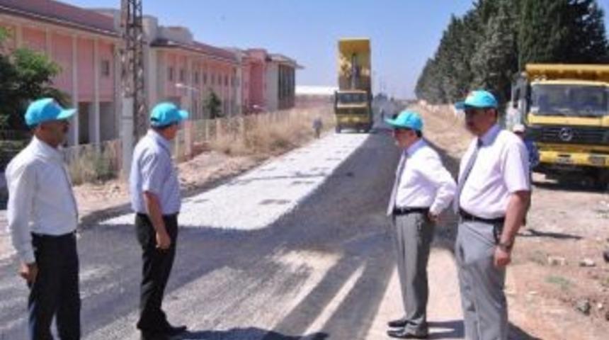 K&ouml;ylerin Yollarının Yapımı S&uuml;r&uuml;yor