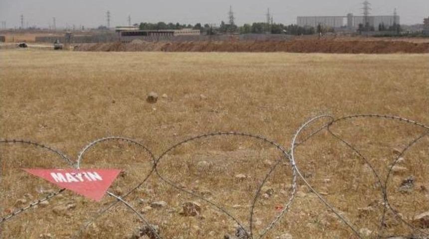 Nusaybin'de Suriye Sınırına Hendek Kazılıyor