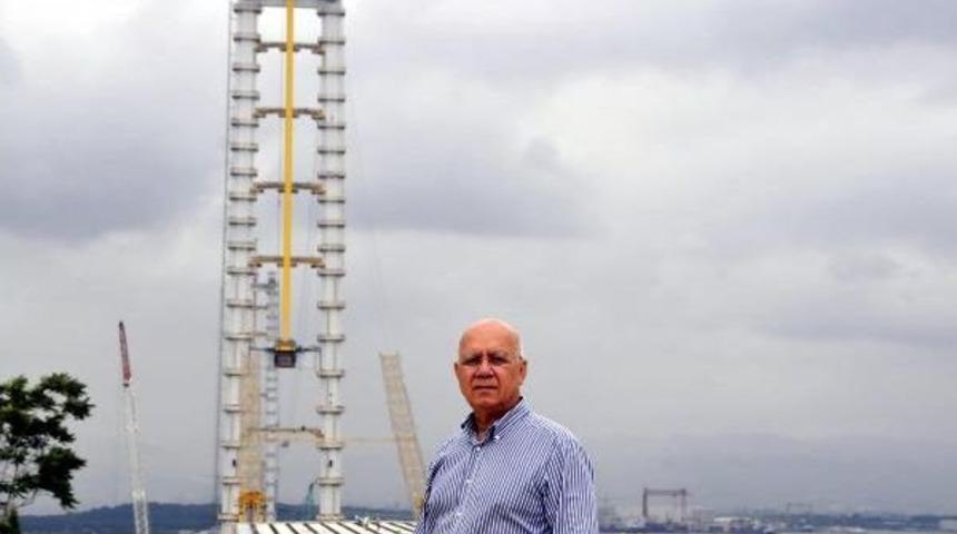 K&ouml;rfez K&ouml;pr&uuml;s&uuml;'nde Yeniden &Ccedil;ekilen Halatlarda Kedi Yolu Montajı S&uuml;r&uuml;yor