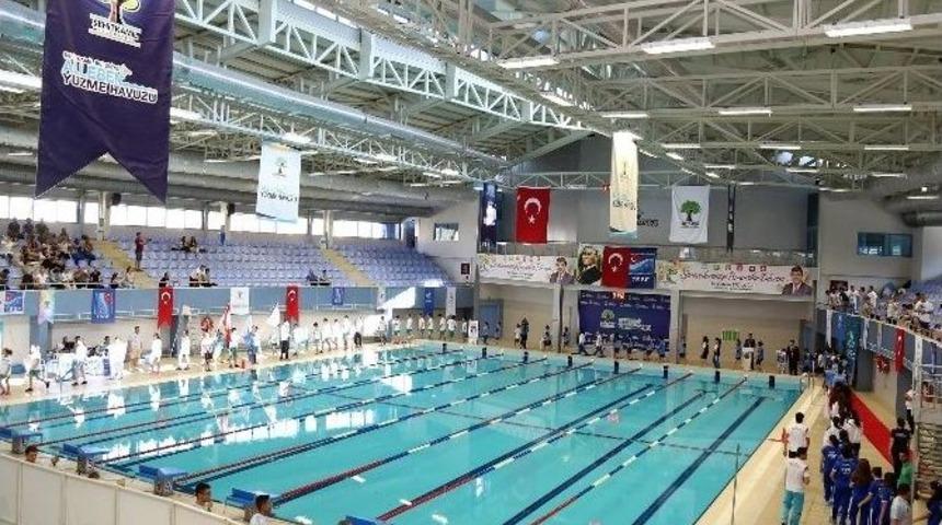 T&uuml;rkiye Şampiyonları Kupalarını Alleben&rsquo;de Kaldırdı