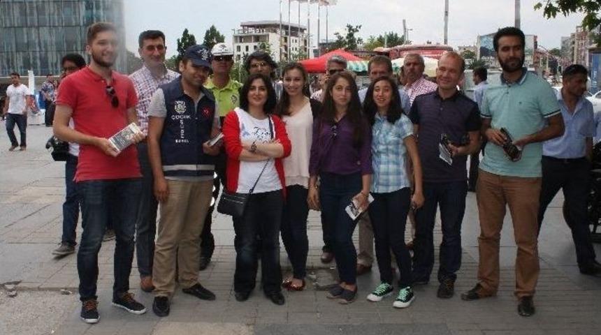 Bursa&rsquo;da Sokakta &Ccedil;alışan &Ccedil;ocuğa Para Vermenin Cezası 208 Lira